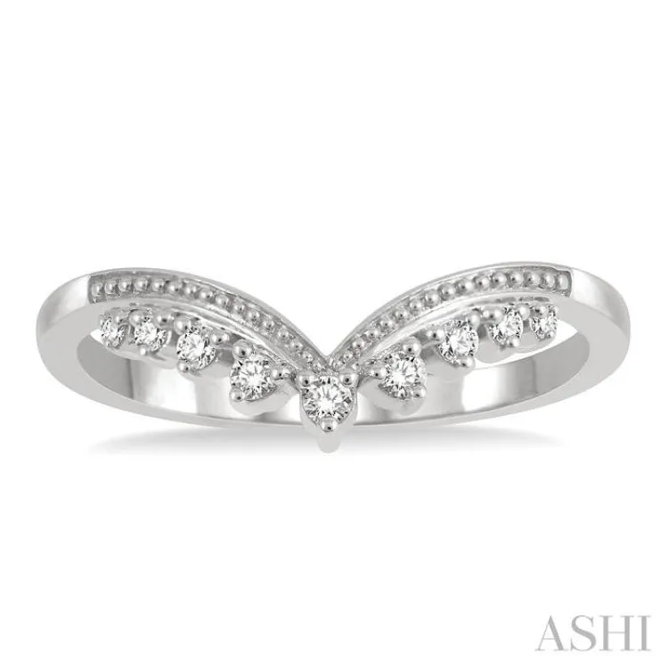 1/10 ctw Chevron Round Cut Diamond Highlighted Wedding Band in 14K White Gold