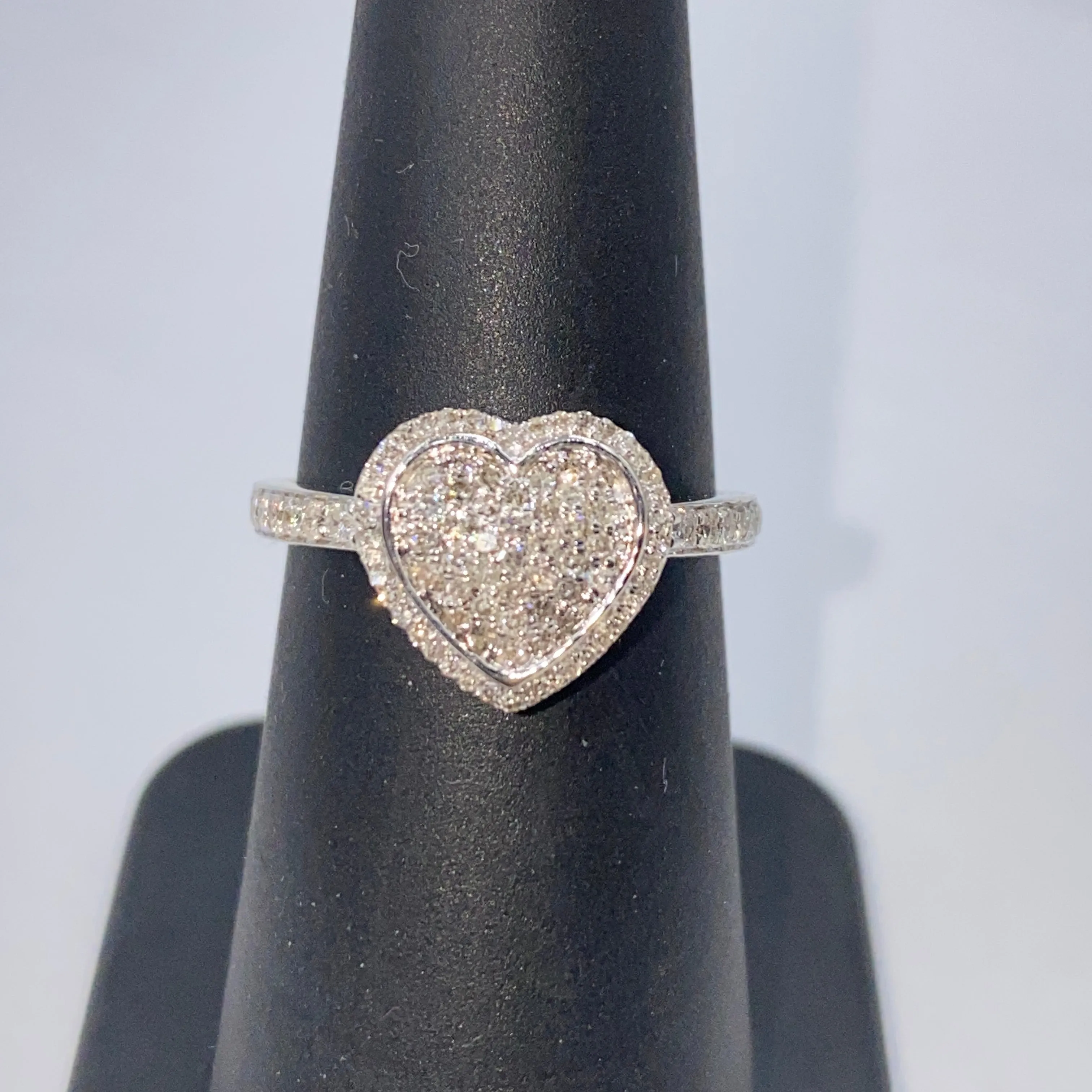 14K Lace Heart Diamond Engagement Ring
