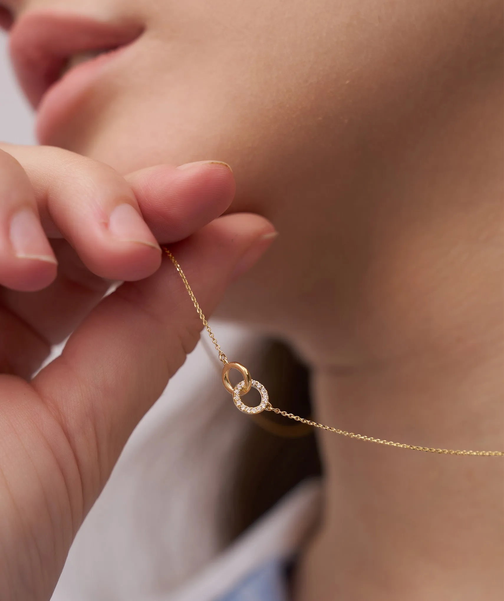 14K Solid Gold Interlocking Circles Necklace