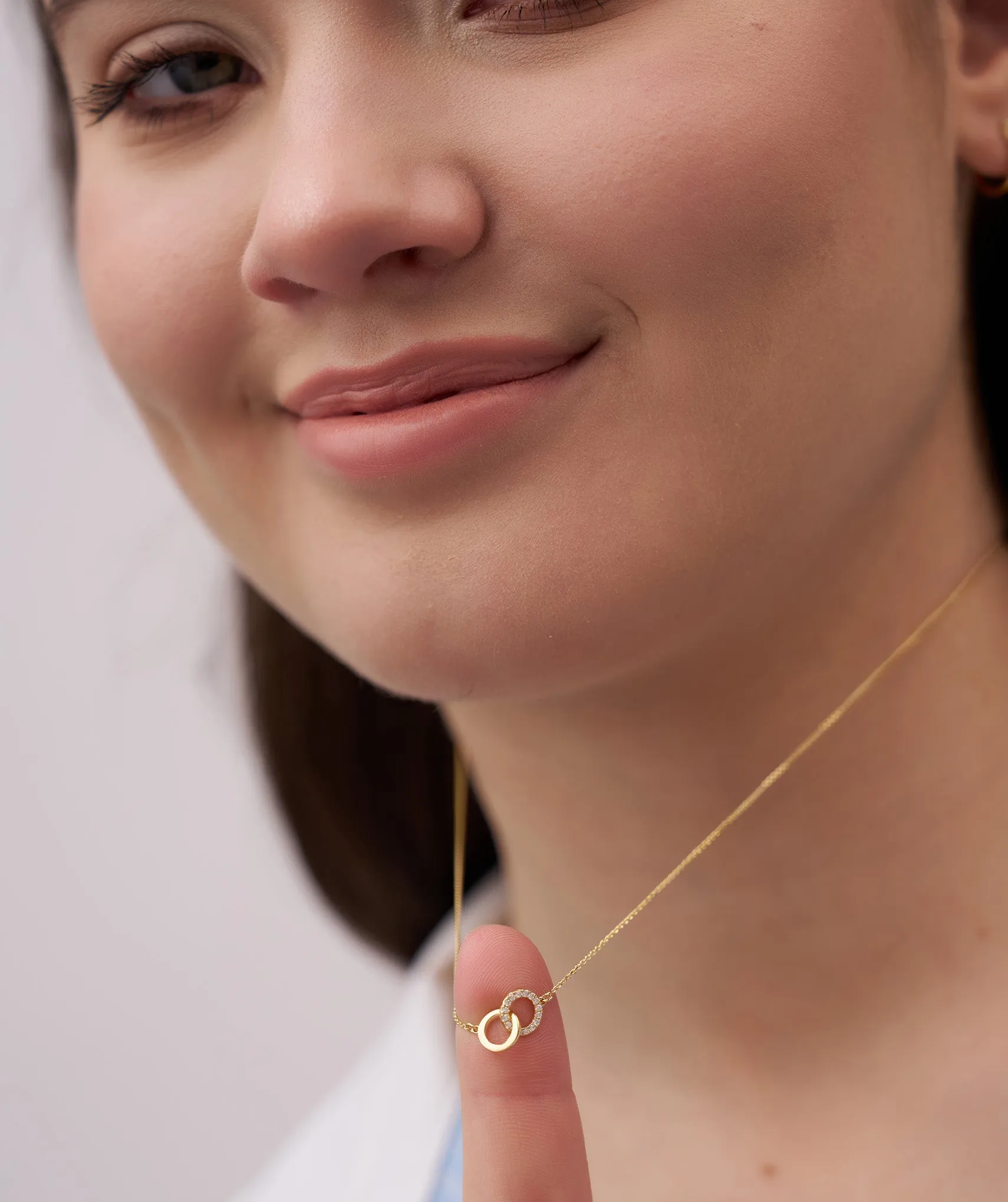 14K Solid Gold Interlocking Circles Necklace