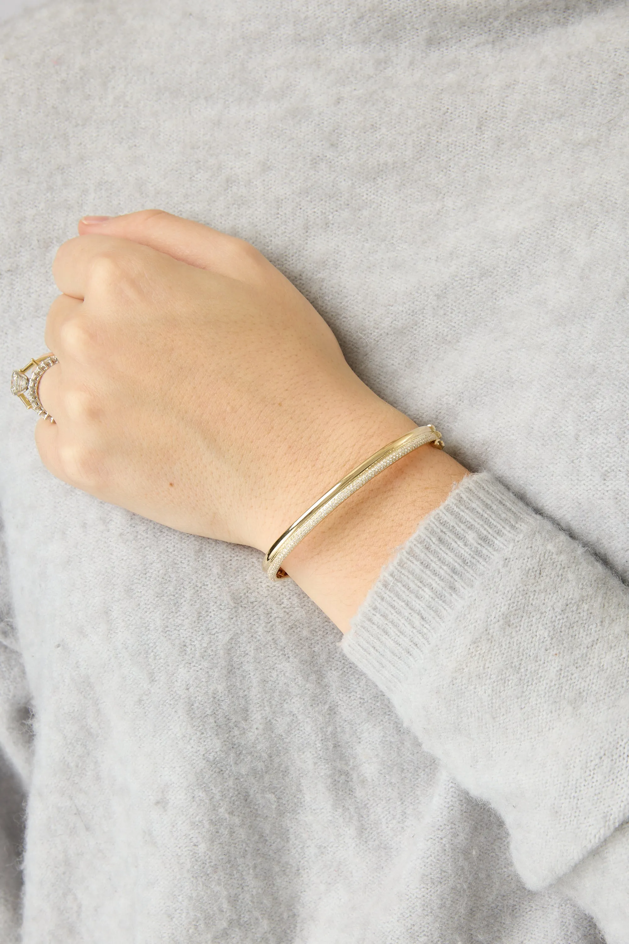 14KY Pave Polished Bangle