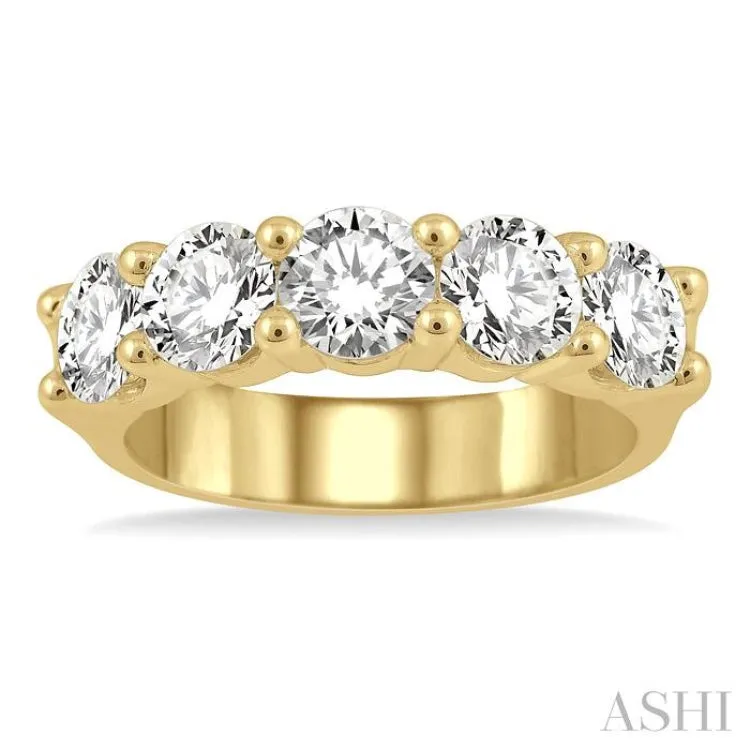 2 1/2 ctw 5 Stone Round Cut Diamond Wedding Band in 14K Yellow Gold
