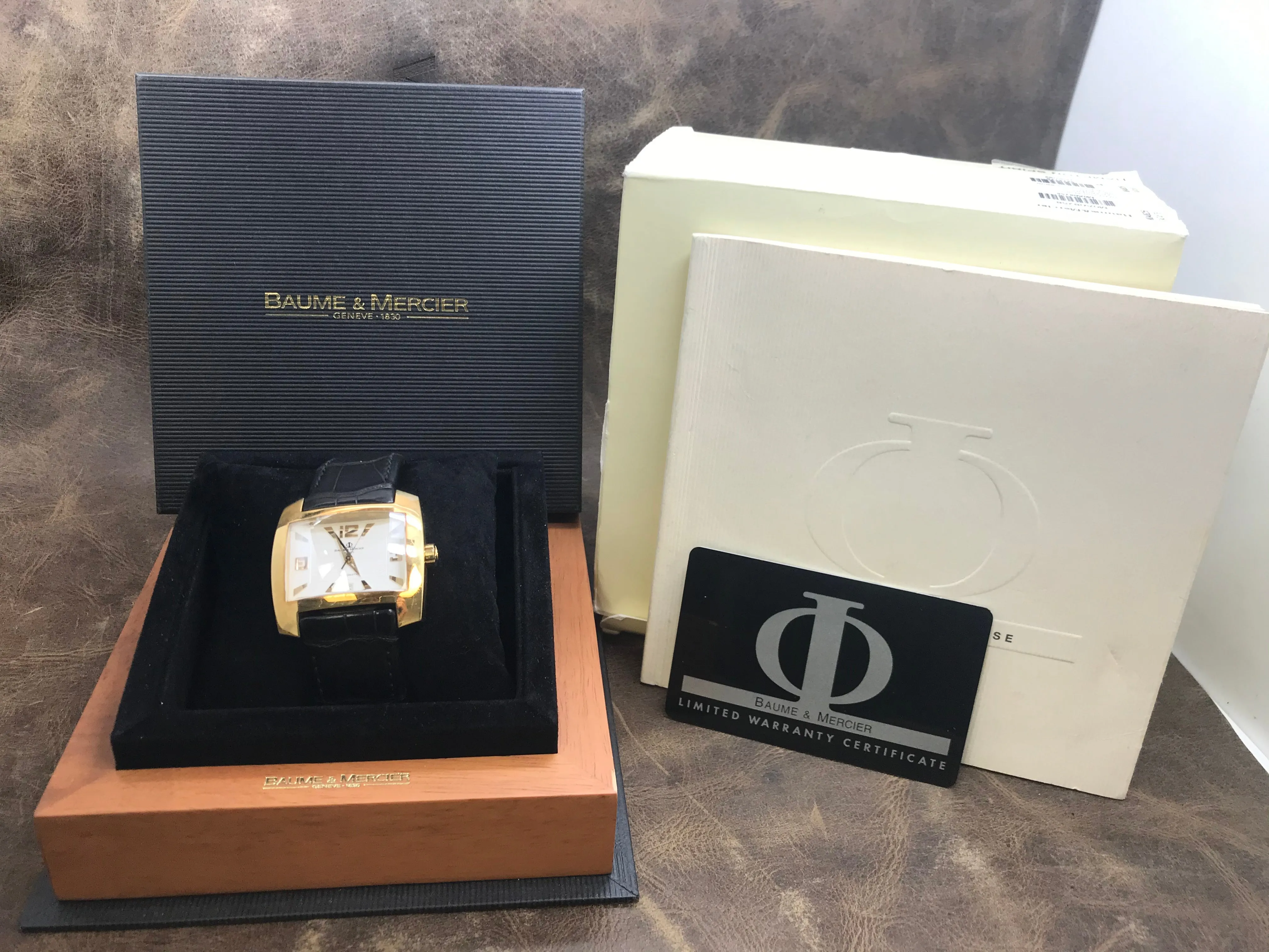 Baume & Mercier Hampton Spirit MOA08258 Silver Guilloche Dial Automatic Men's Watch