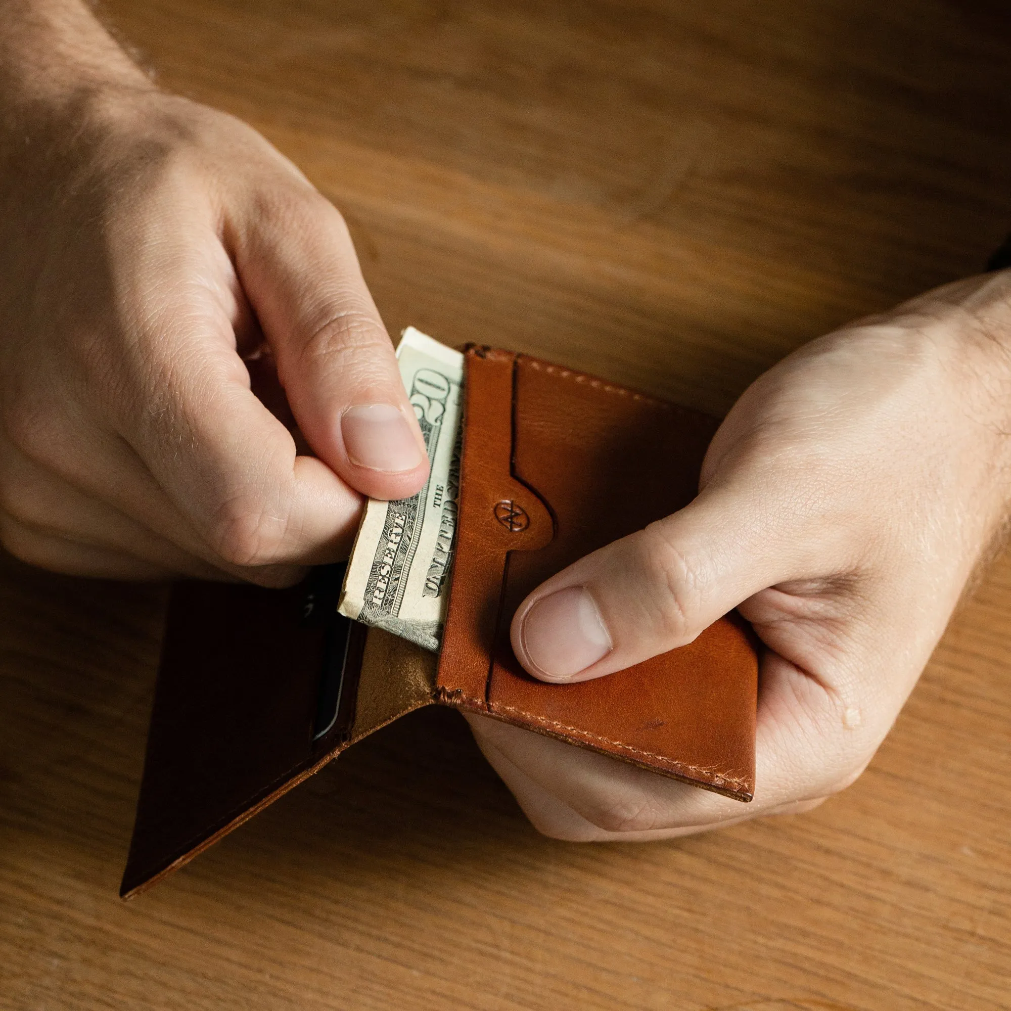 Bi-Fold Card Holder: Cognac
