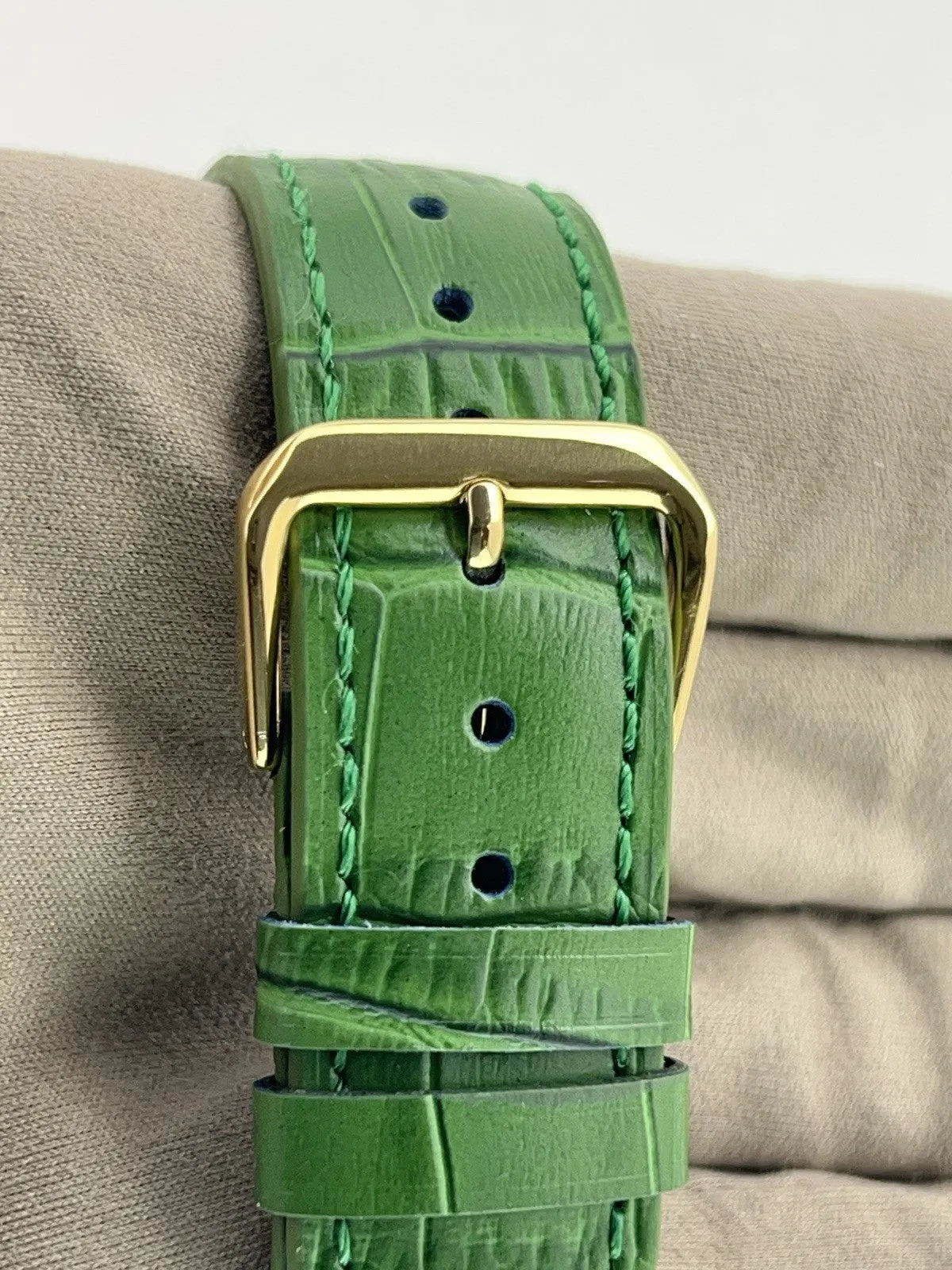 Cartier Tank Solo 18k Yellow Gold Silver Color Dial 27mm Quartz Men's W520004