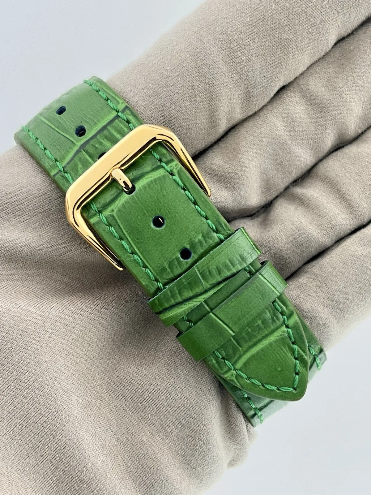Cartier Tank Solo 18k Yellow Gold Silver Color Dial 27mm Quartz Men's W520004