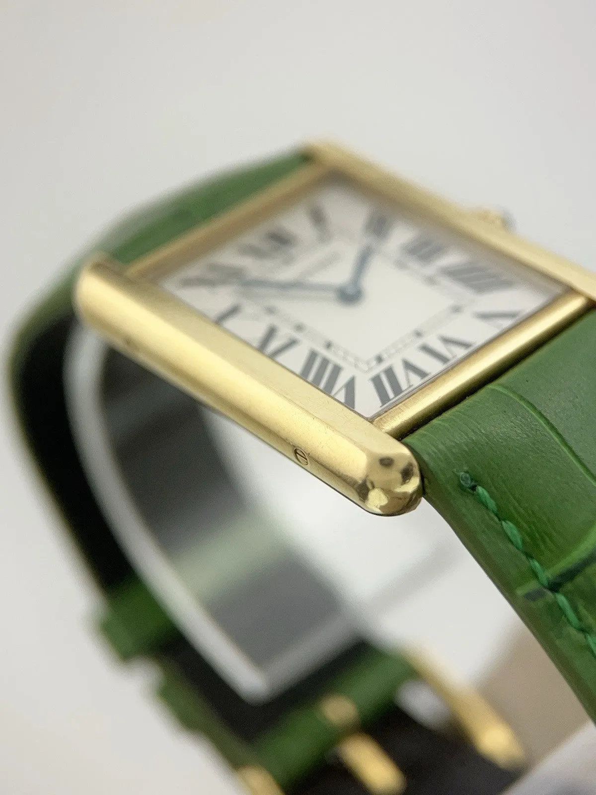 Cartier Tank Solo 18k Yellow Gold Silver Color Dial 27mm Quartz Men's W520004