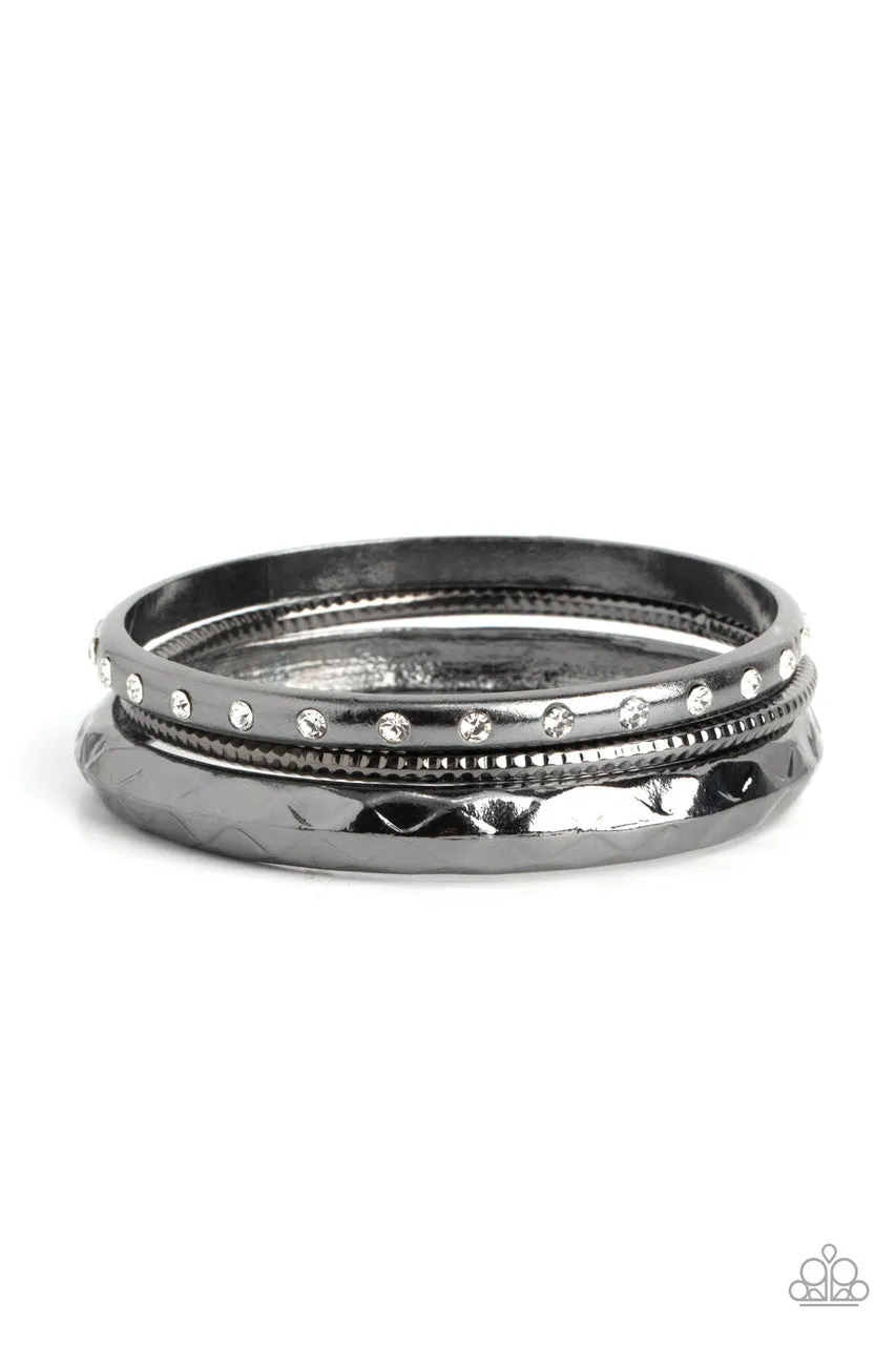Confidently Curvaceous Black Paparazzi Bracelet