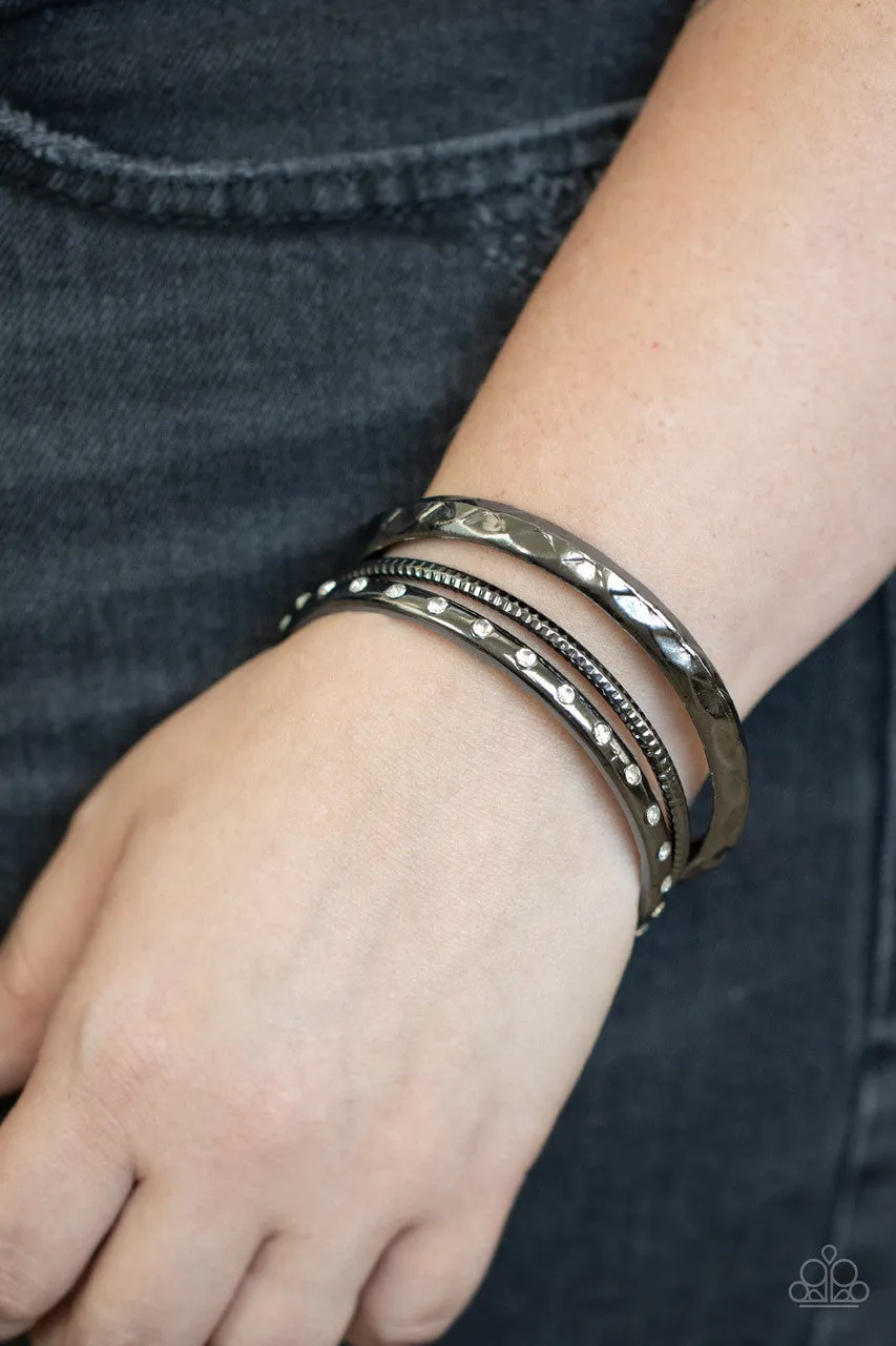 Confidently Curvaceous Black Paparazzi Bracelet