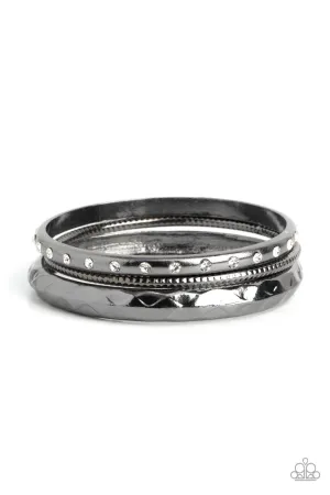 Confidently Curvaceous Black Paparazzi Bracelet