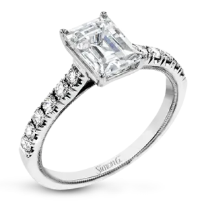 Engagement Ring in 18k Gold with Diamonds