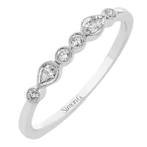 Engagement Ring in 18k Gold with Diamonds