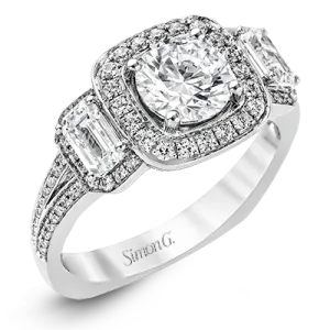Engagement Ring in 18k Gold with Diamonds