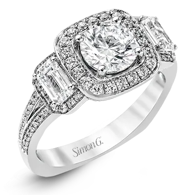 Engagement Ring in 18k Gold with Diamonds