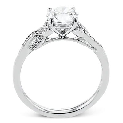 Engagement Ring in 18k Gold with Diamonds