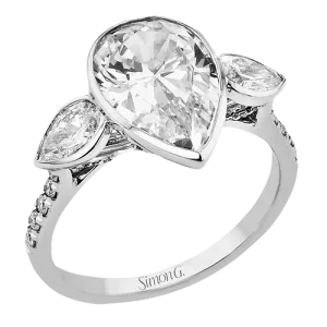 Engagement Ring in 18k Gold with Diamonds