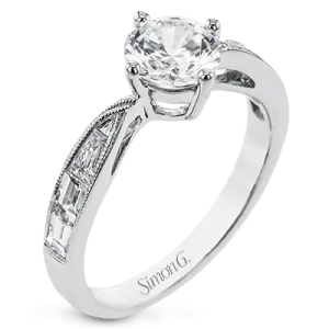 Engagement Ring in 18k Gold