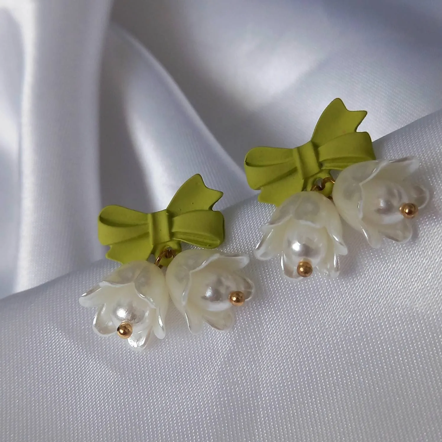 Flower Stud Earrings - Flower Earrings,Flower Jewlellery,Green Earrings,Bow Earrings,White Stud Earrings In The UK,Jewellery In The UK