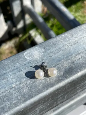 Fresh Water Pearl Stud Earrings