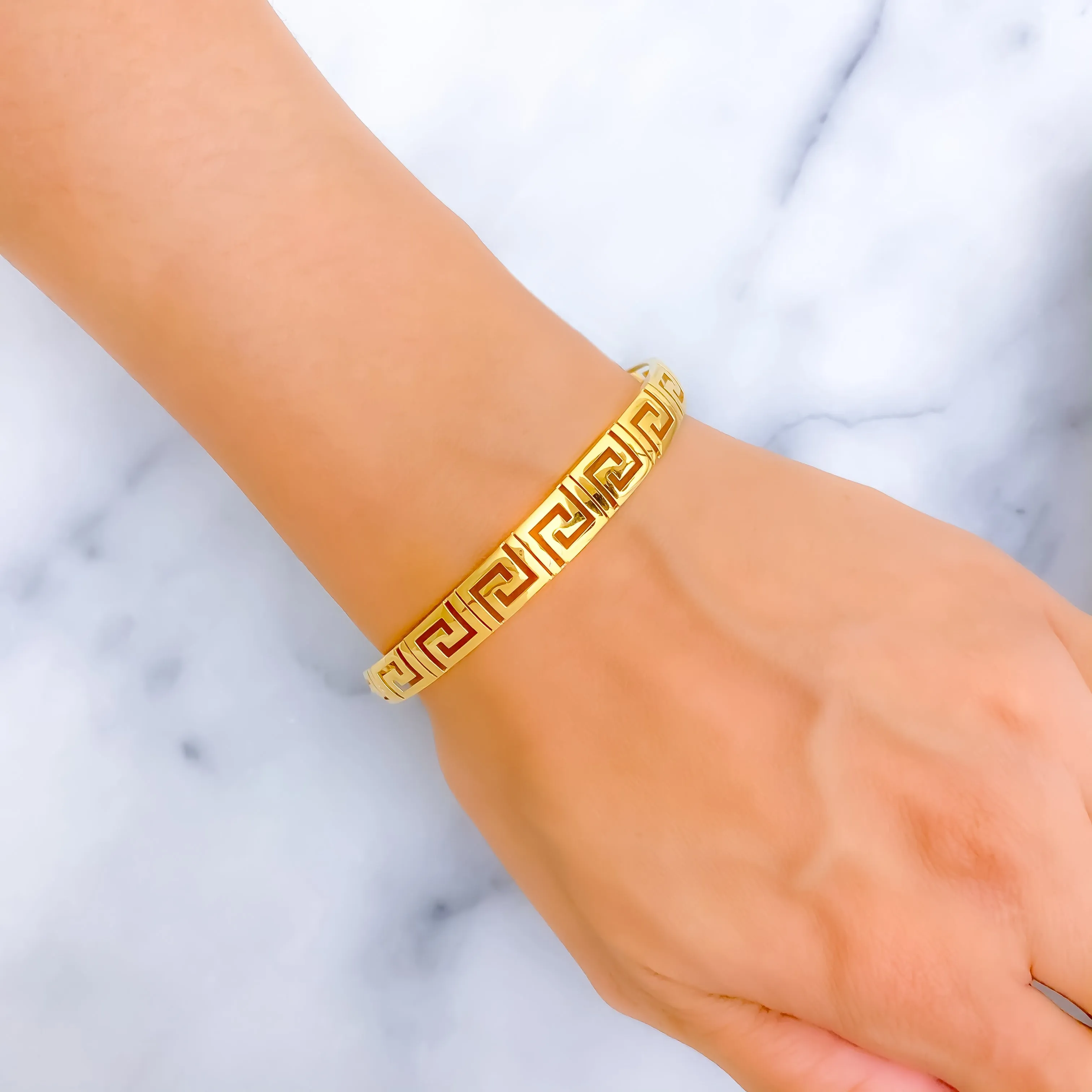Gleaming Lustrous 21K Gold Contour Flexi Bangle Bracelet
