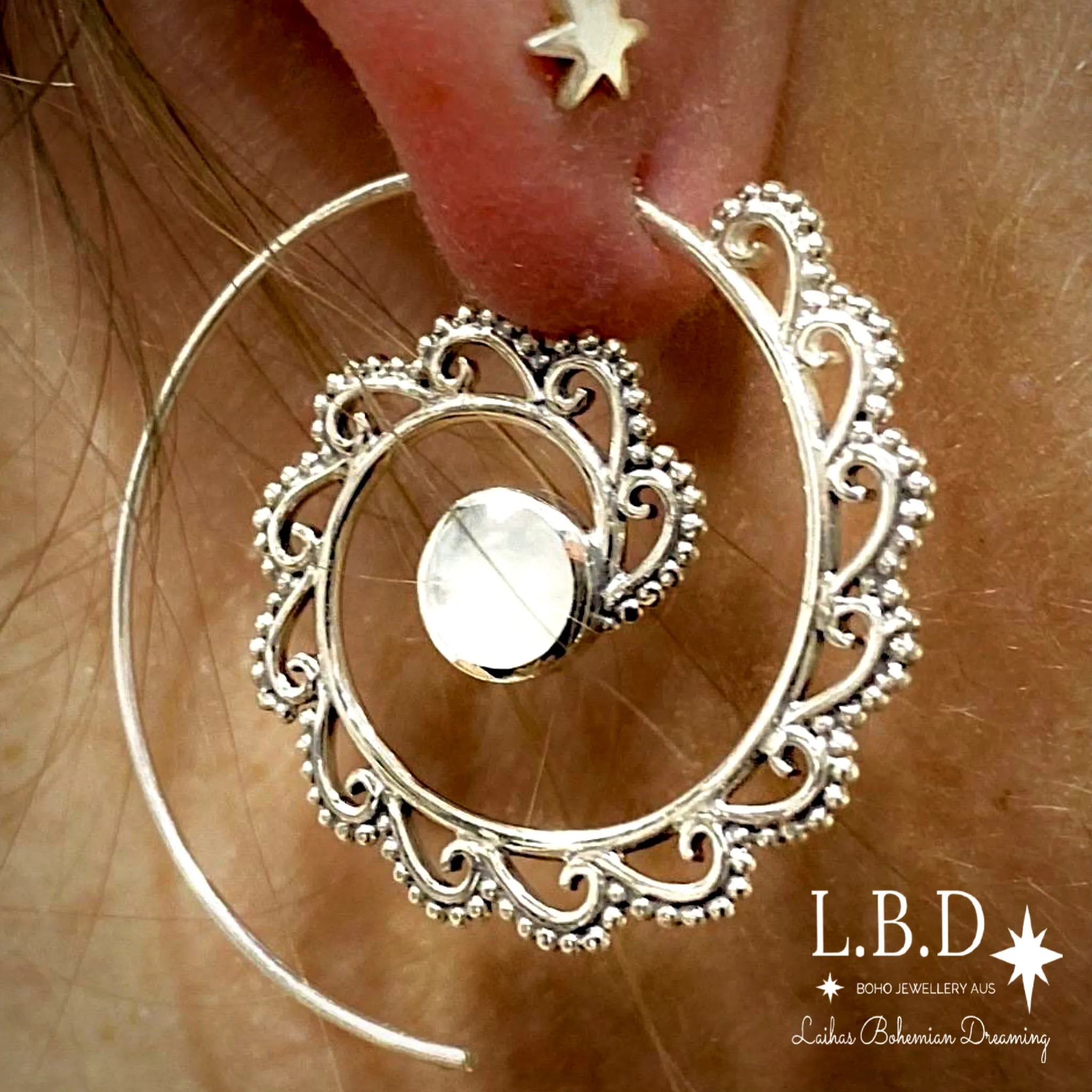 Laihas Spiral Hoop Style Sterling Silver Mother Of Pearl Earrings