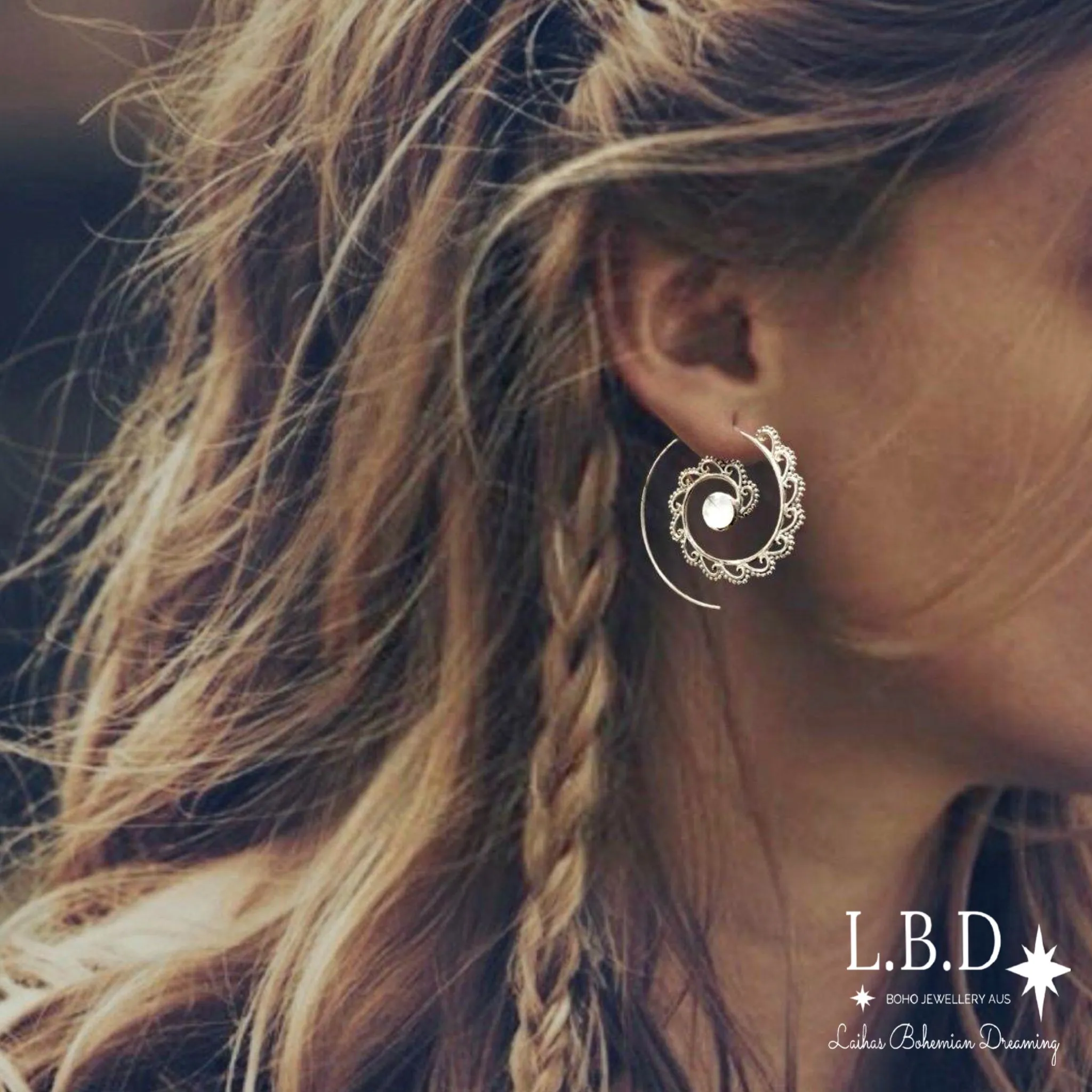 Laihas Spiral Hoop Style Sterling Silver Mother Of Pearl Earrings