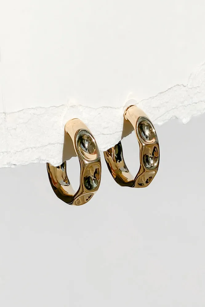 Laura Hoops