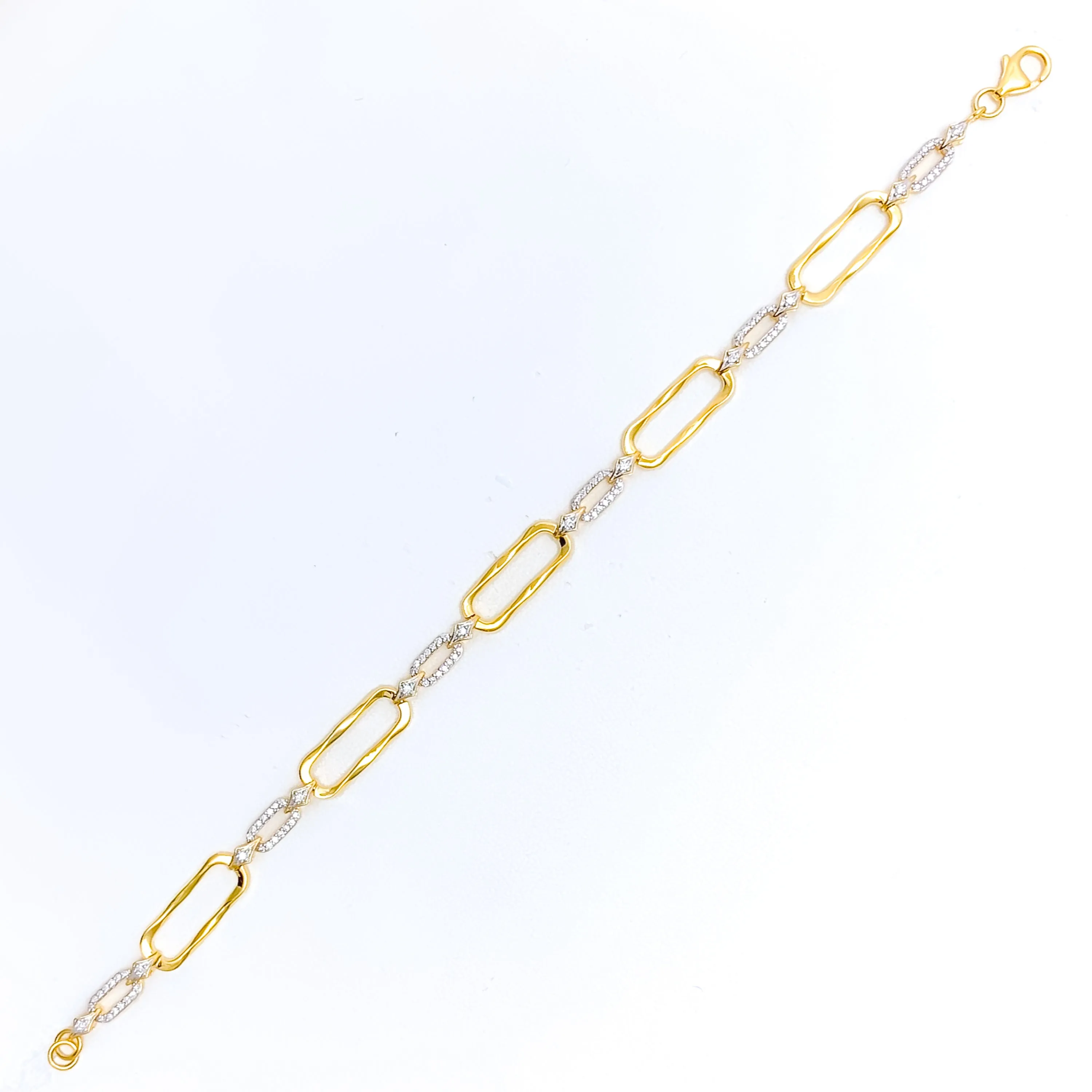 Lavish Twinkling Diamond   18k Gold Bracelet