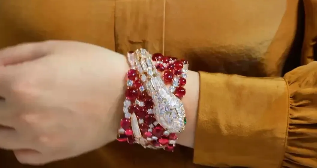 Luxurious jeweled Cabochon Bangle Zirconite . 840B300