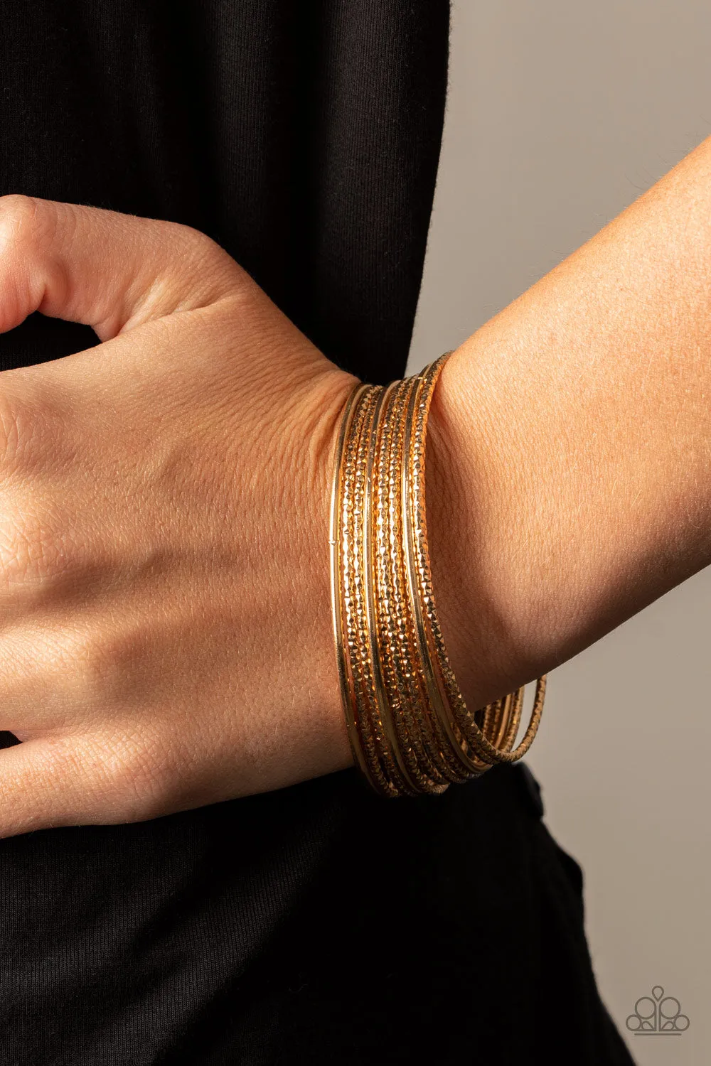 PAPARAZZI Bangle Babe - Gold