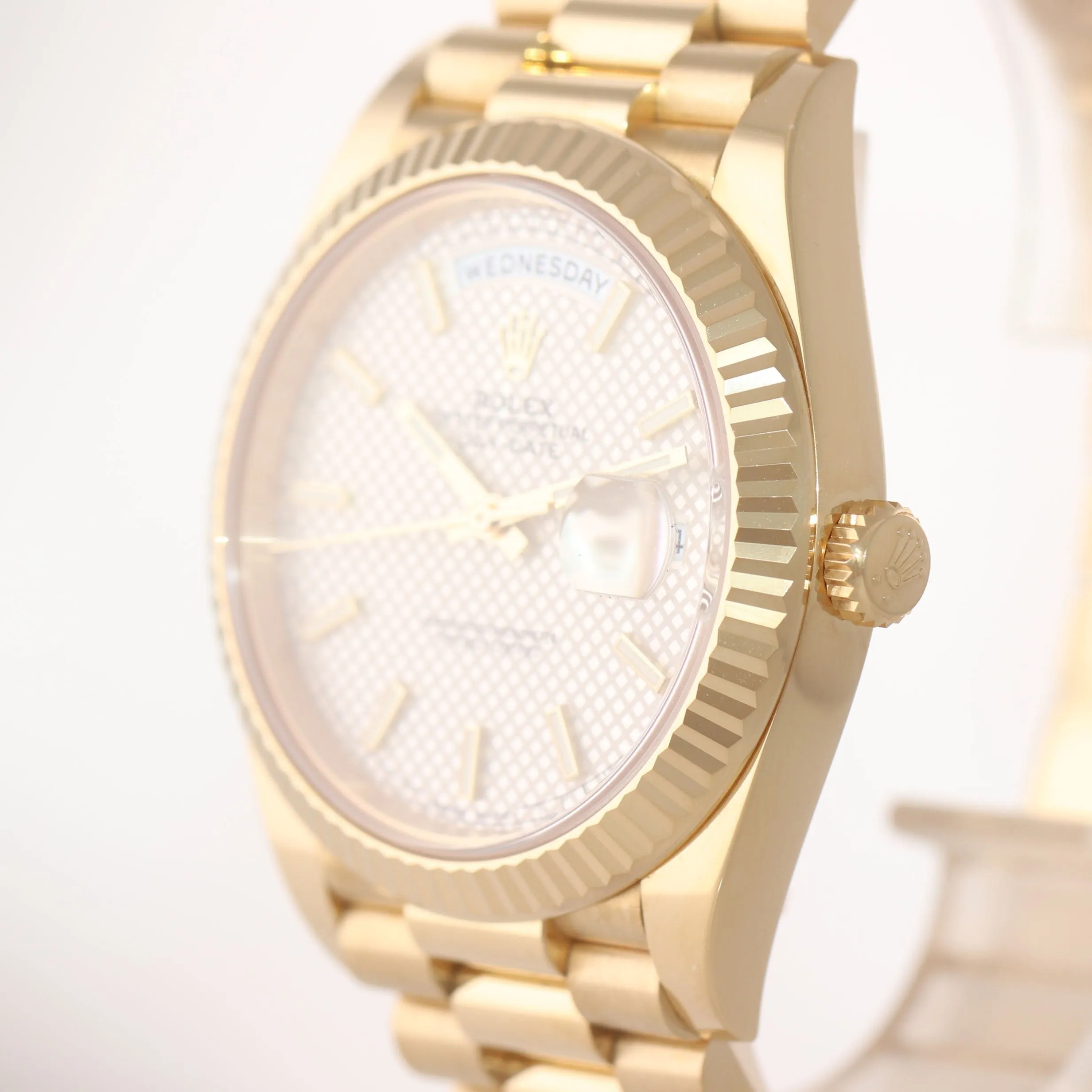 PAPERS NEW 2019 Rolex Day-Date 40 President 228238 18k Gold Silver Motif Watch
