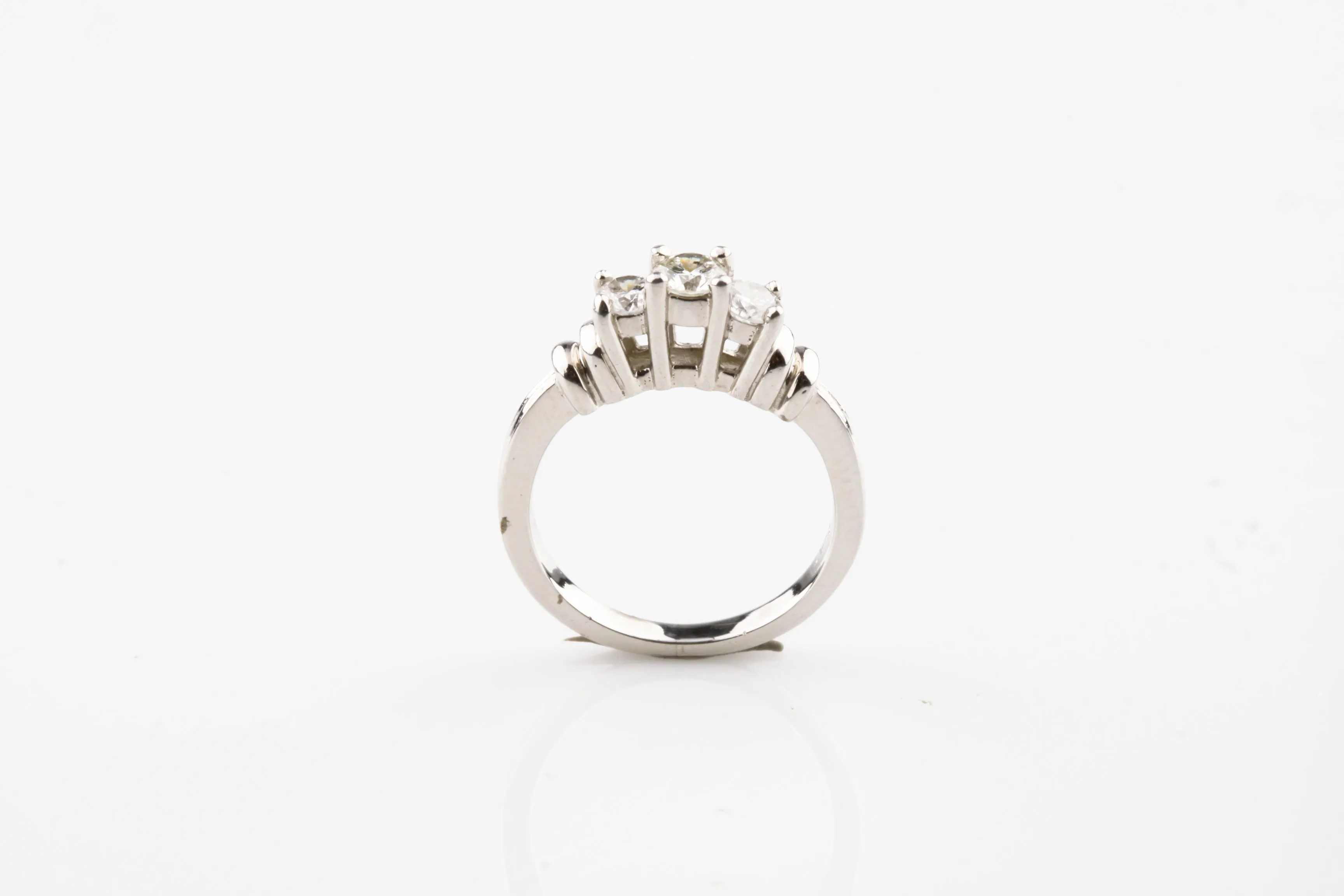Platinum Three Stone Round Diamond Ring Size 3.75 TDW = 0.40 ct
