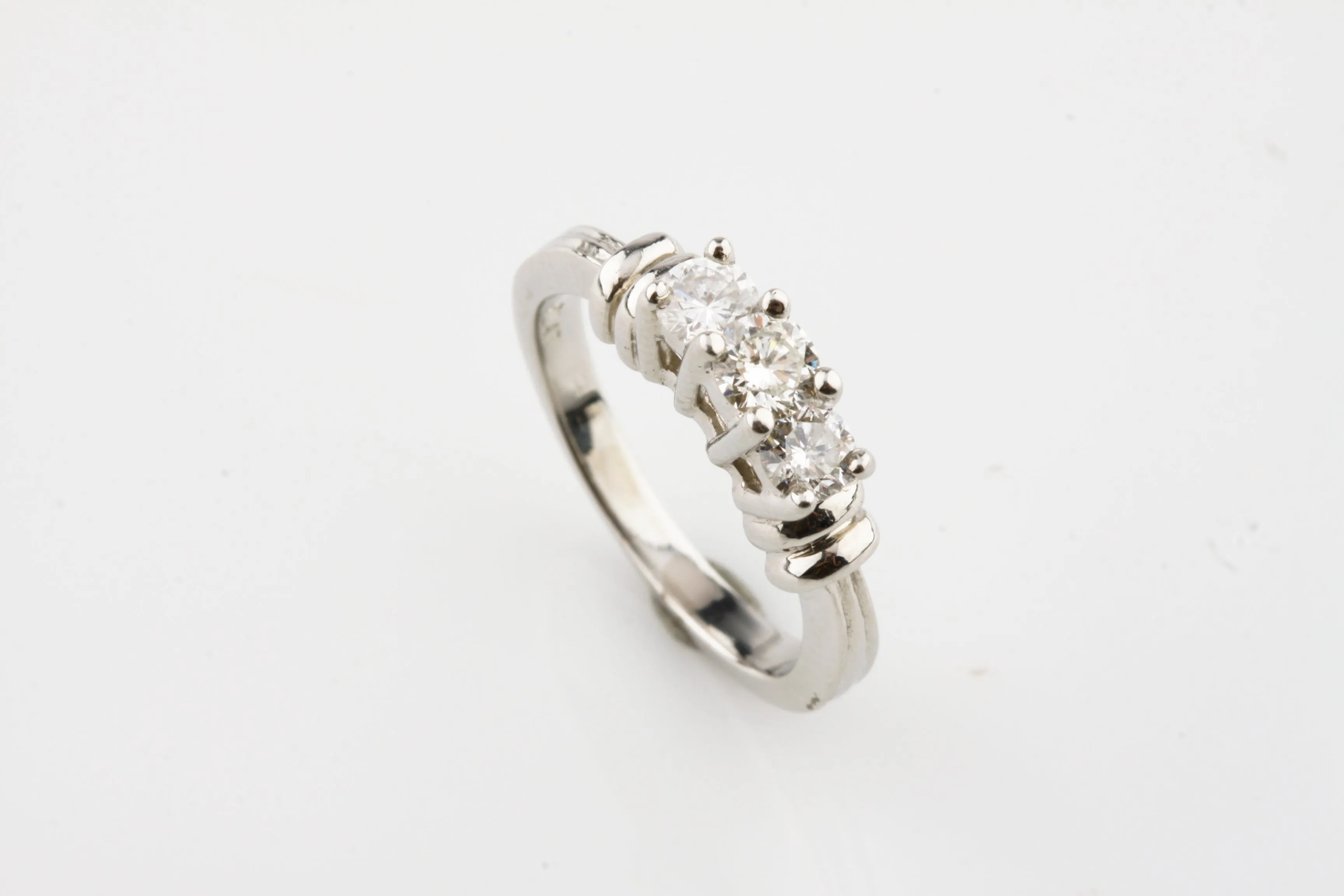 Platinum Three Stone Round Diamond Ring Size 3.75 TDW = 0.40 ct