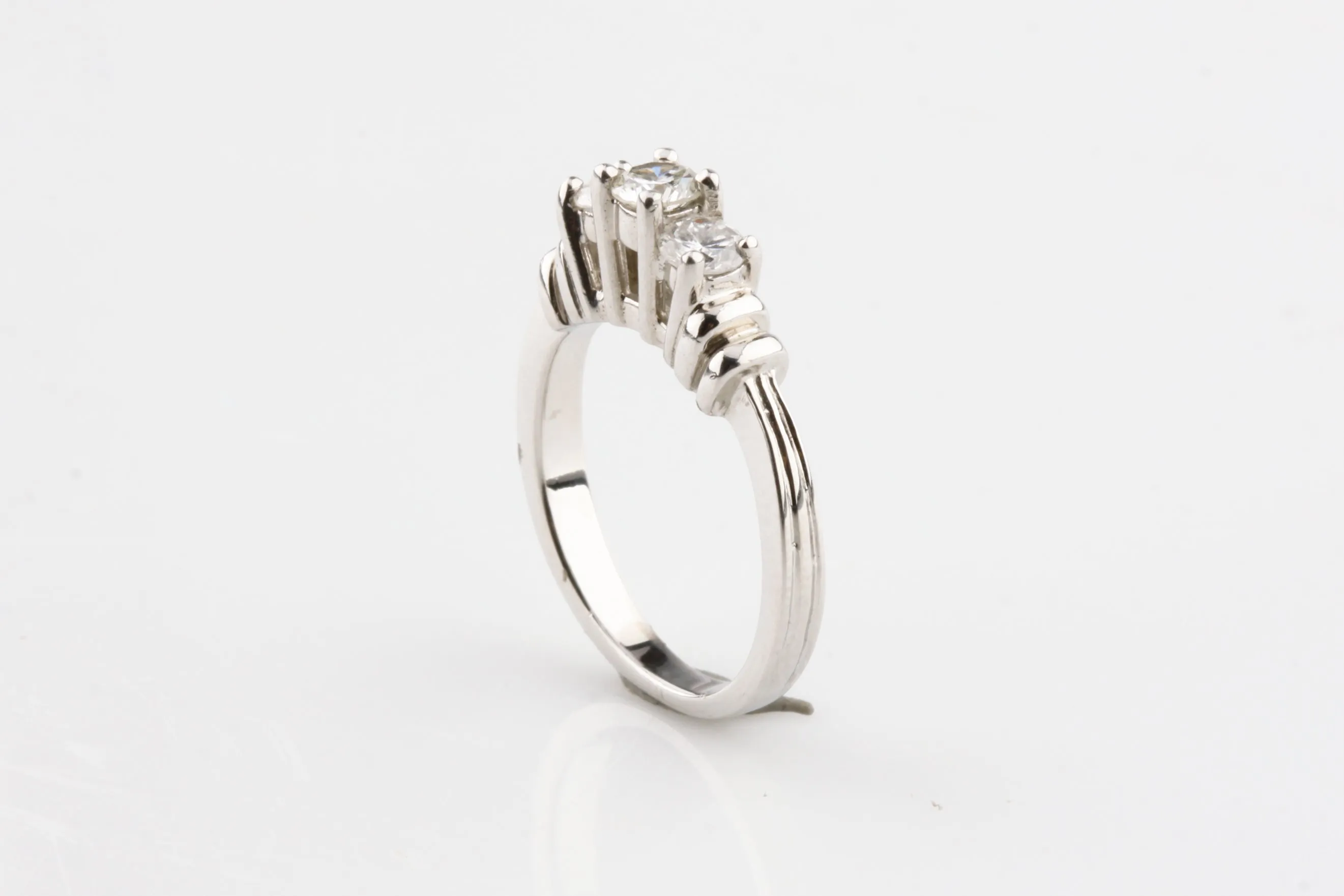 Platinum Three Stone Round Diamond Ring Size 3.75 TDW = 0.40 ct