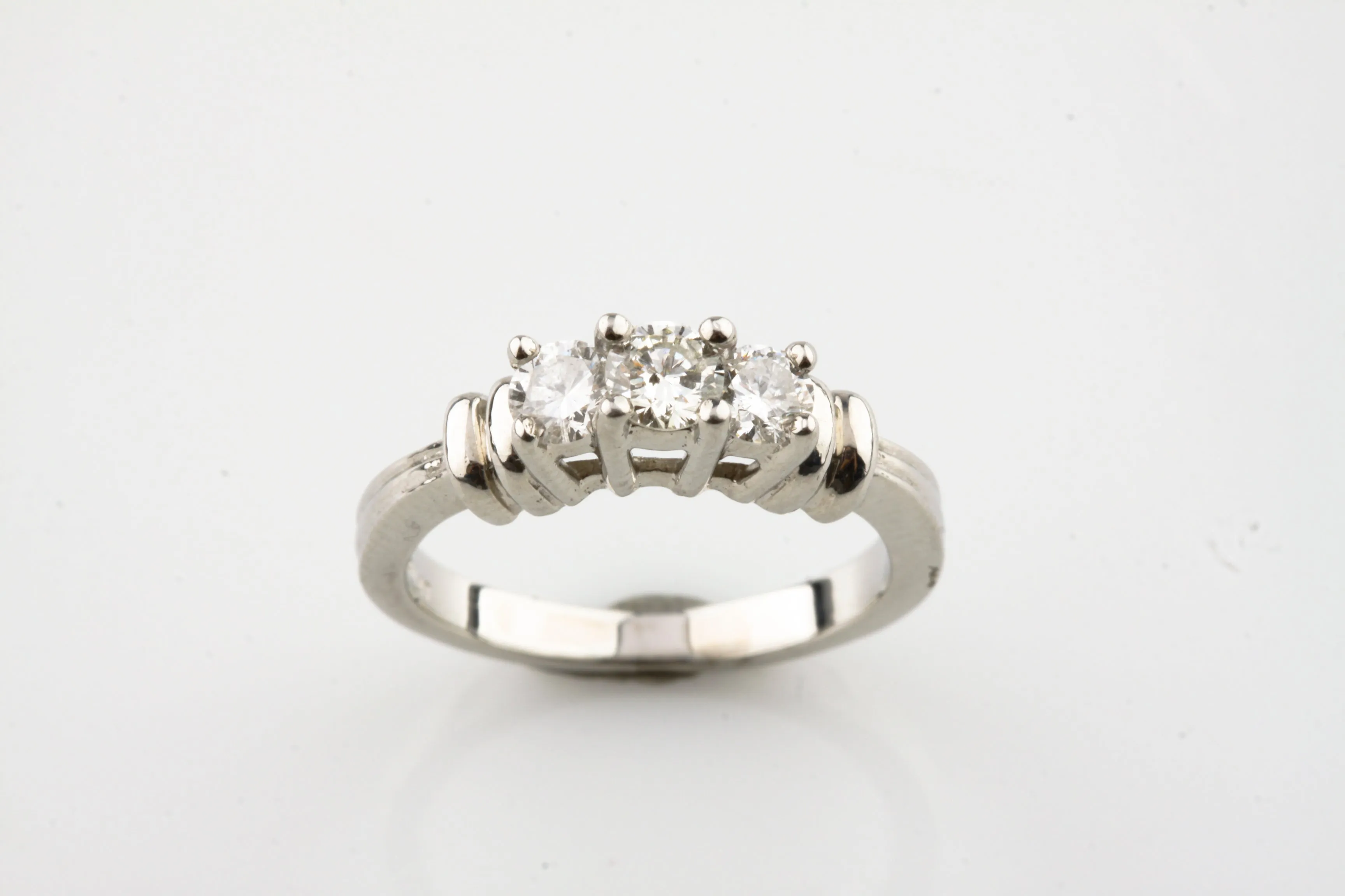 Platinum Three Stone Round Diamond Ring Size 3.75 TDW = 0.40 ct