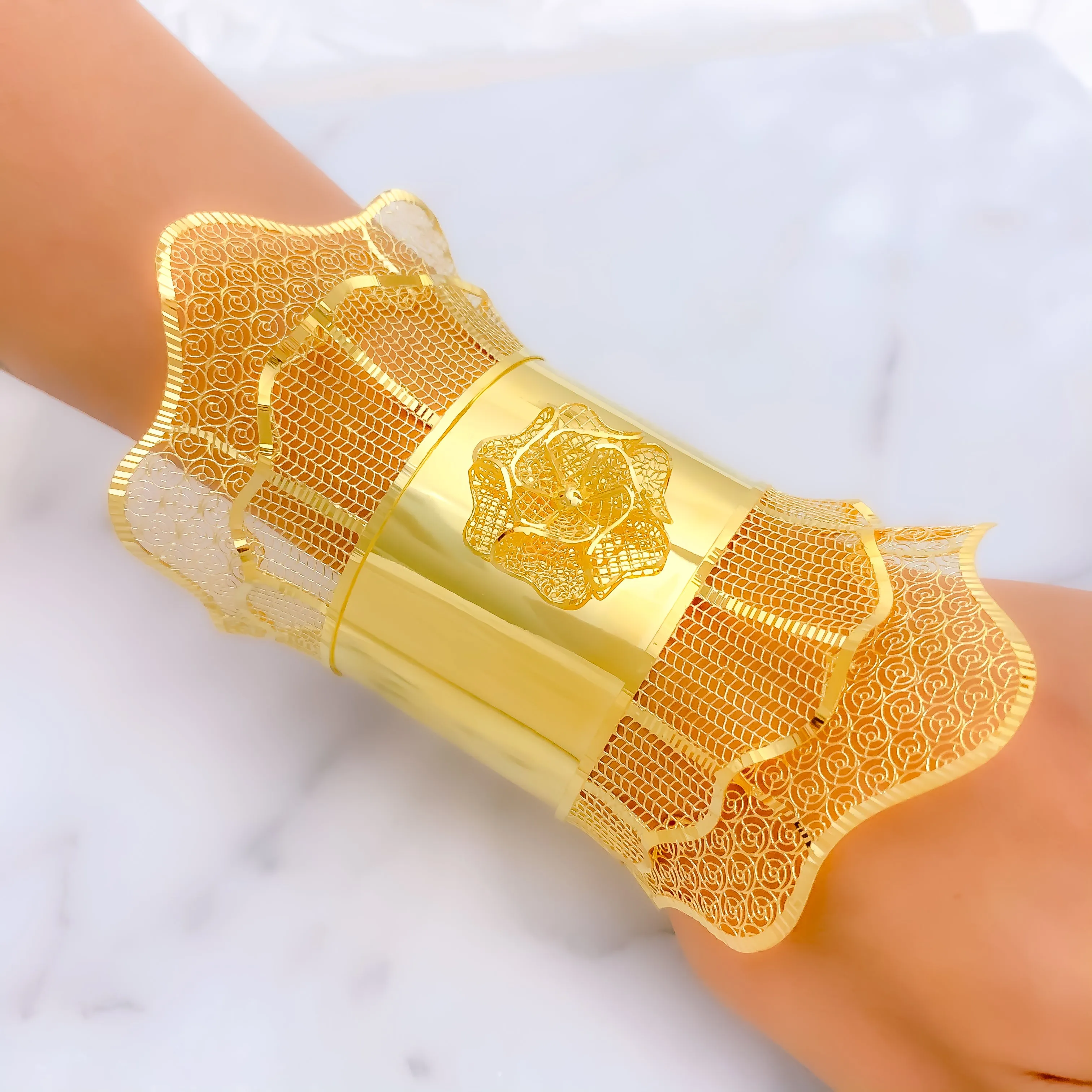 Royal Lustrous 21K Gold Netted Flower Bangle Bracelet