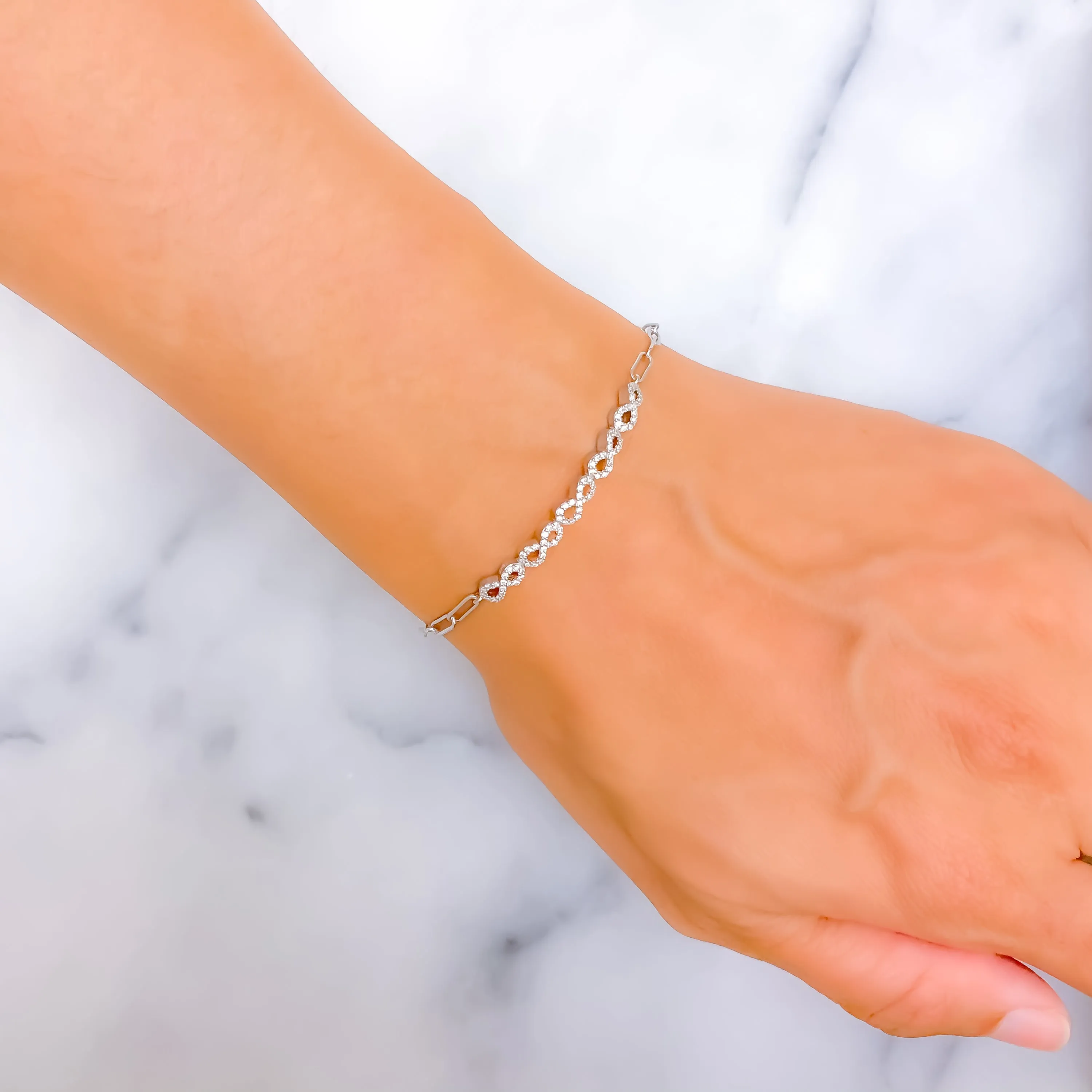 Sophisticated Infinity Loop Diamond   18k Gold Bracelet