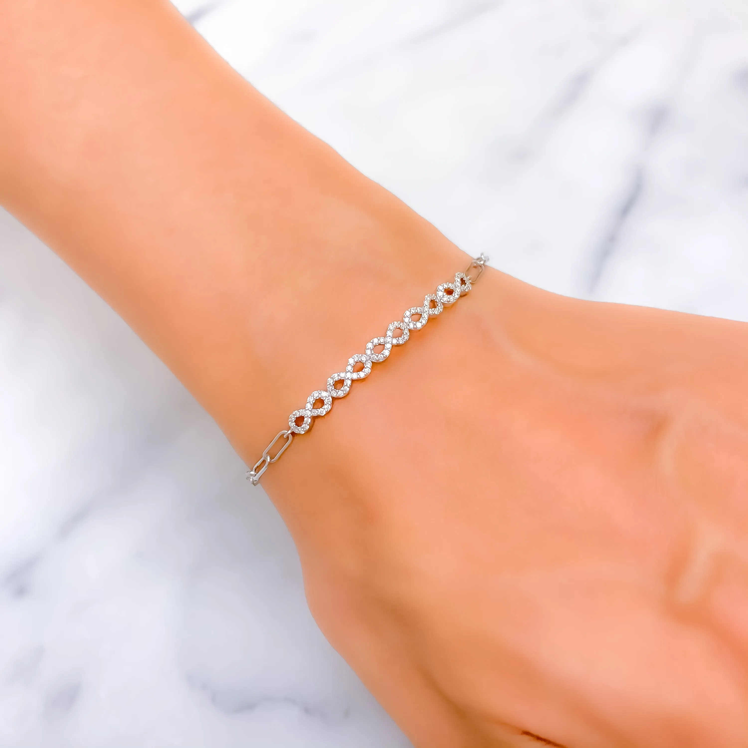 Sophisticated Infinity Loop Diamond   18k Gold Bracelet