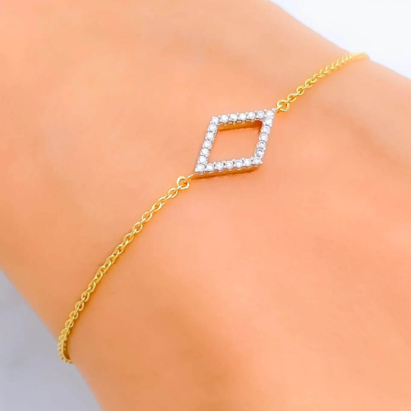 Timeless Kite-Shaped Diamond   18k Gold Bracelet