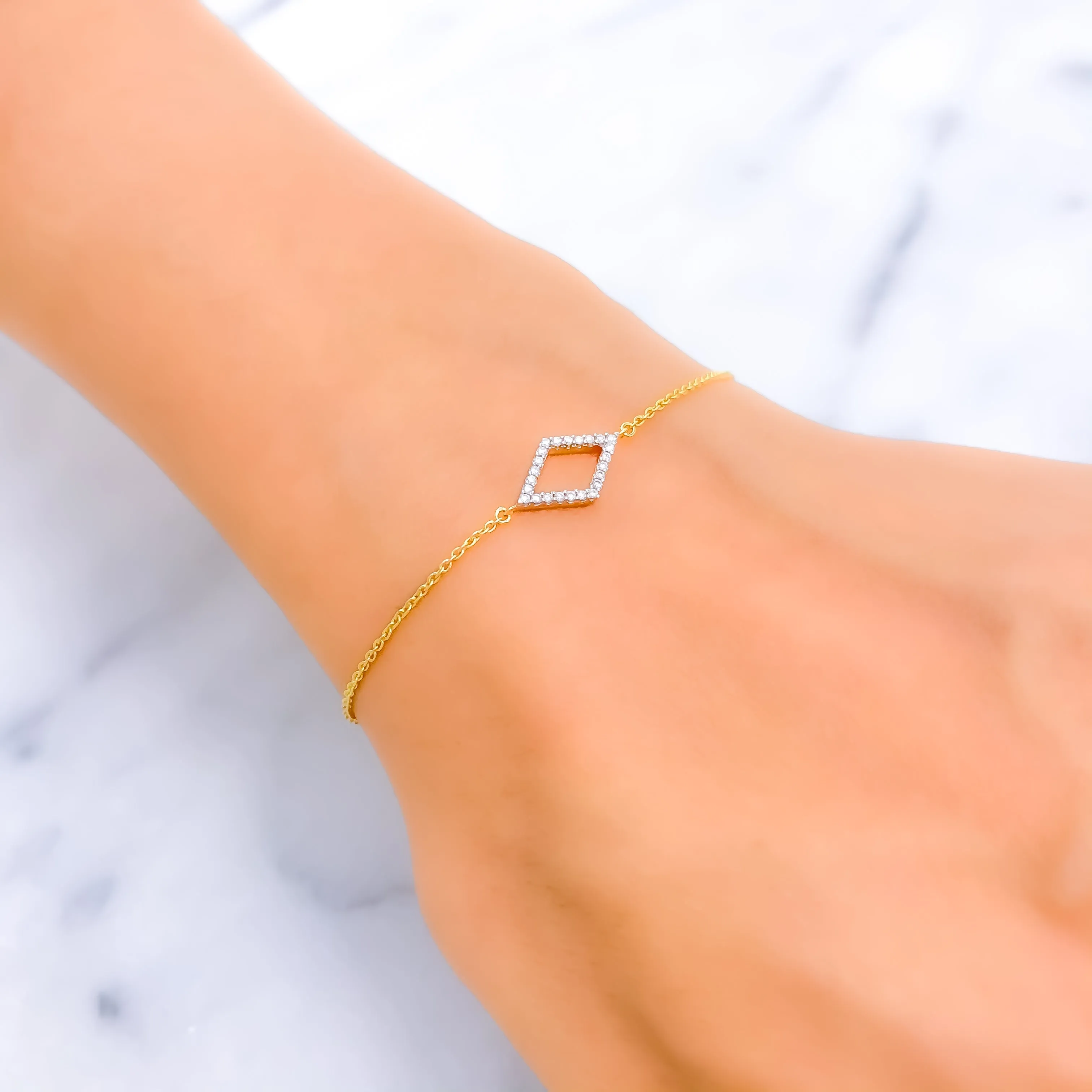 Timeless Kite-Shaped Diamond   18k Gold Bracelet