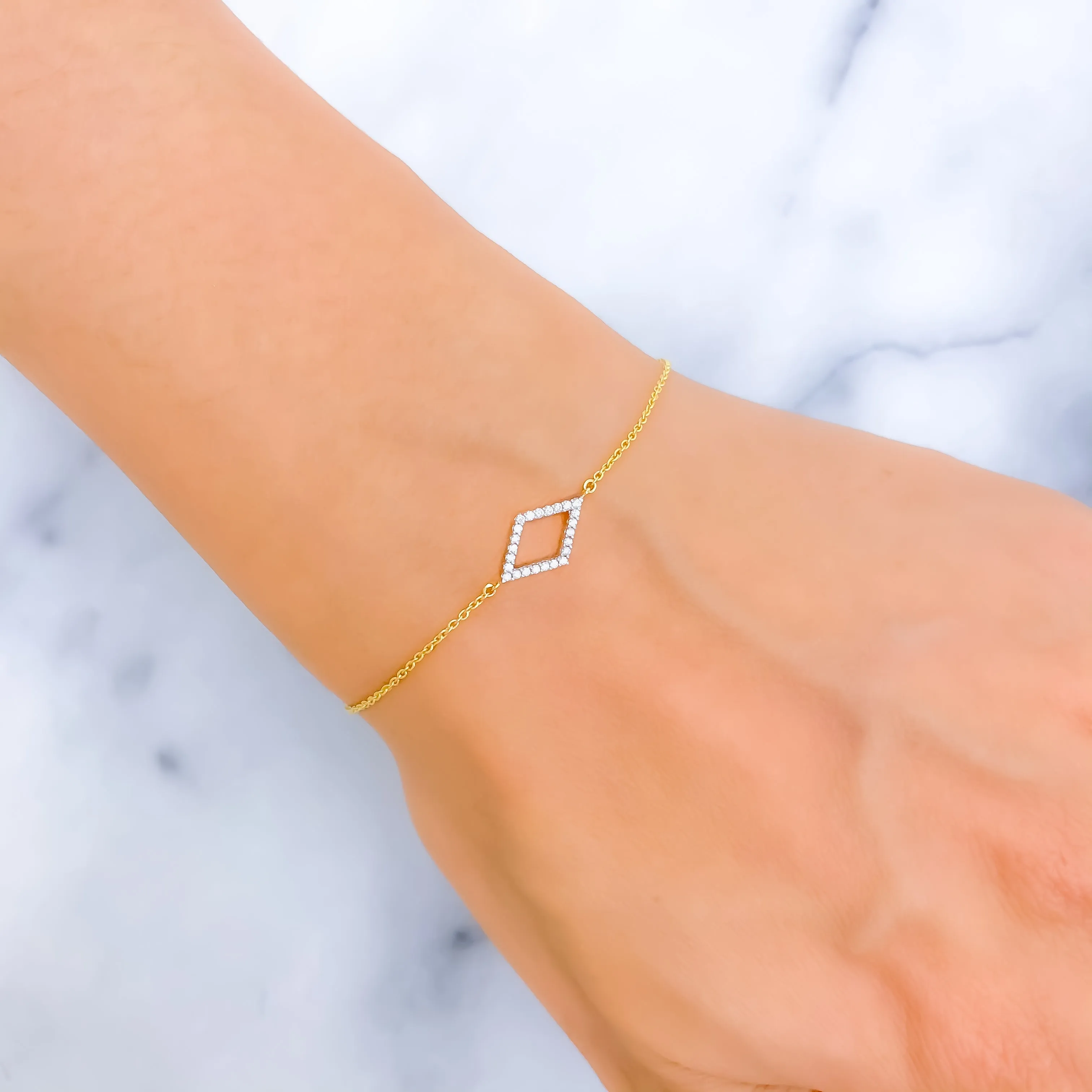 Timeless Kite-Shaped Diamond   18k Gold Bracelet