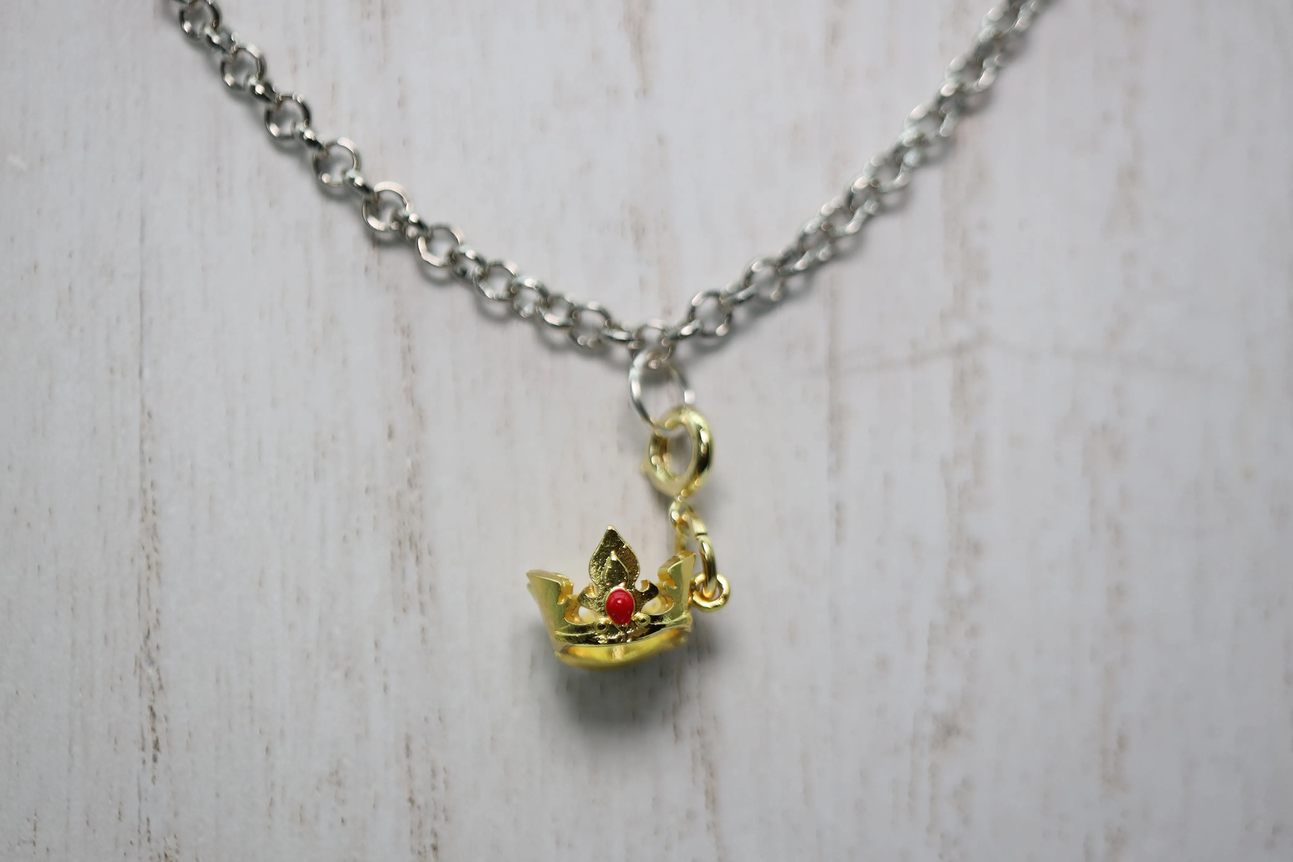 Traveler's Trinkets: Flame Crown Charm