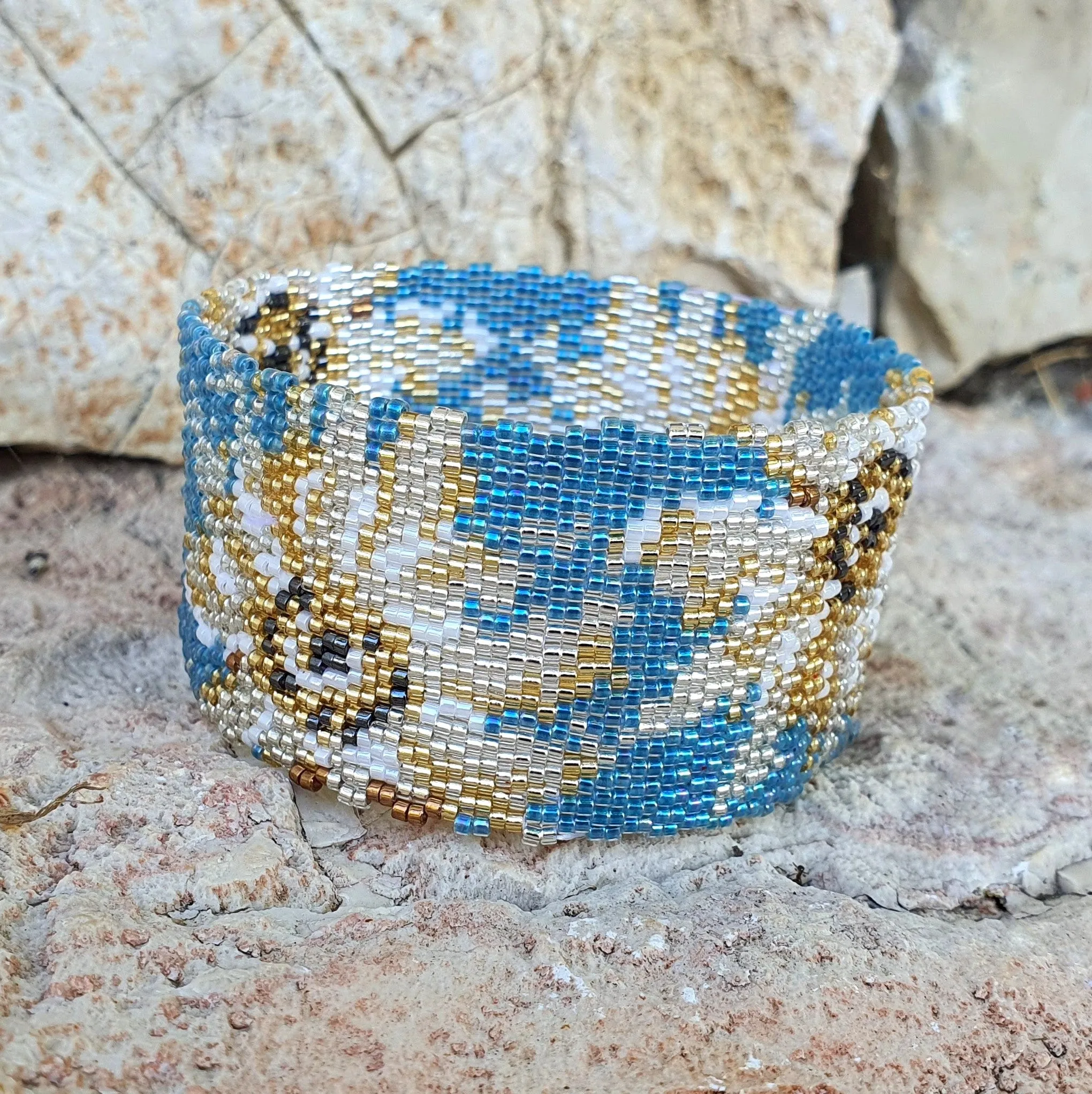 Vertical Peyote Pattern - Bracelet DALHIA