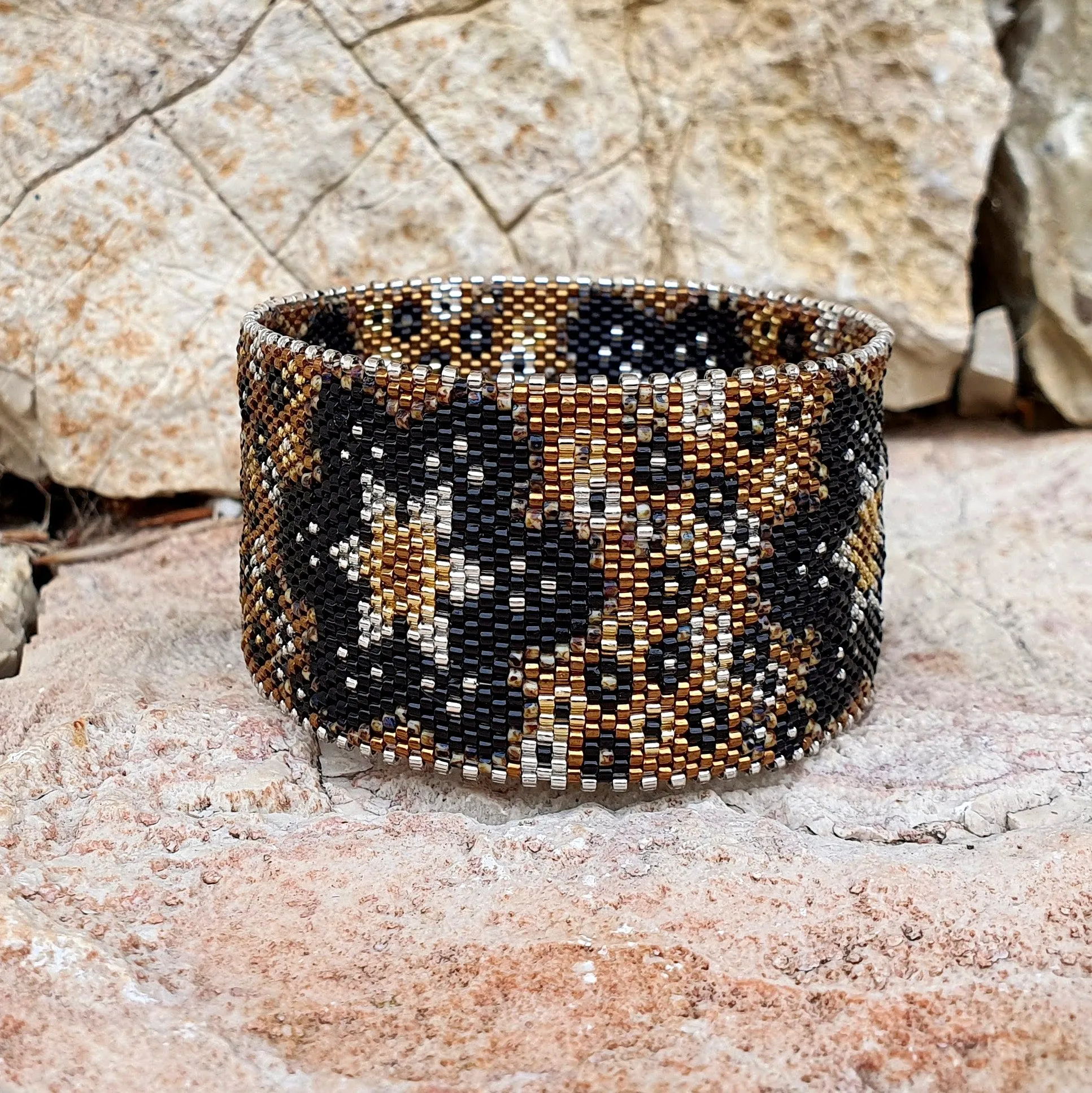 Vertical Peyote Pattern - Bracelet NEODYME