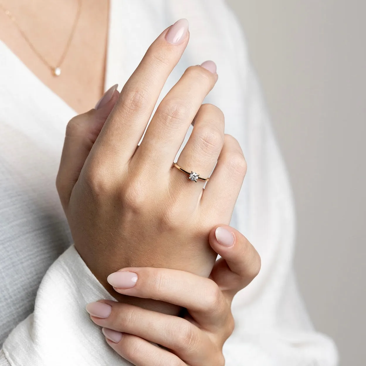 Women's diamond ring