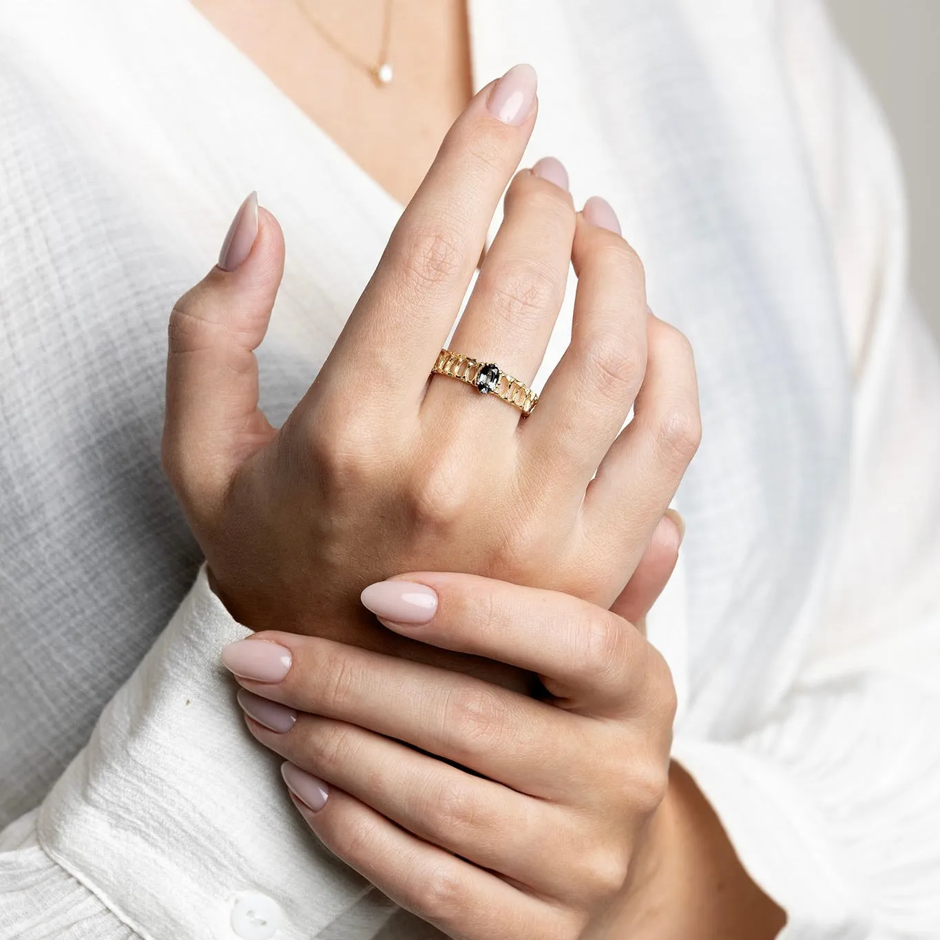Women's spinel ring